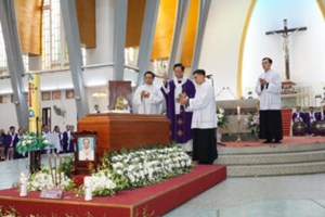 TGP.Huế - Thánh Lễ An Táng Cố Linh Mục Phaolô Trần Khôi