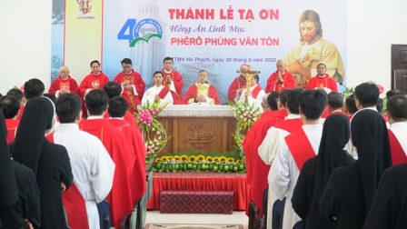 GP.Hưng Hóa - Thánh lễ tạ ơn 40 năm hồng ân linh mục của cha Phêrô Phùng Văn Tôn