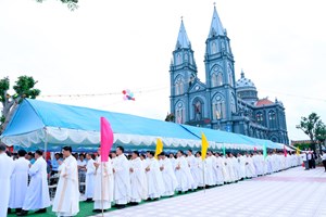 GP.Phát Diệm - Thánh lễ tạ ơn cung hiến nhà thờ giáo xứ Kim Đông: trang sử mới trên vùng đất mới