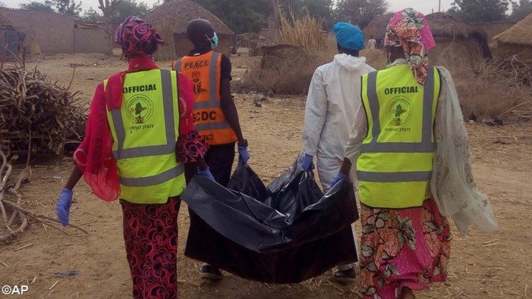 ĐTC đau buồn trước vụ tấn công khủng bố vào Nhà thờ Công giáo tại Nigeria