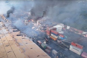 Hàng chục người thiệt mạng trong vụ cháy kho chứa container ở Bangladesh