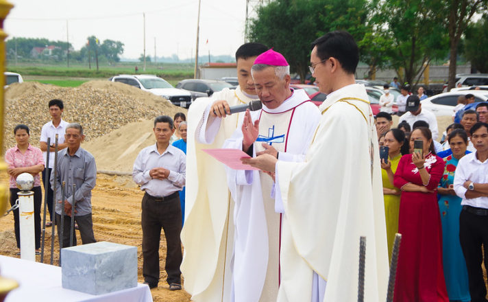 GP.Vinh - Giáo xứ Yên Lĩnh: Lễ đặt viên đá xây dựng trường giáo lý