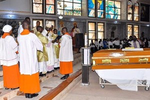 700 linh mục Nigeria biểu tình ôn hoà, khẳng định: "Chúng tôi không phải là khủng bố."