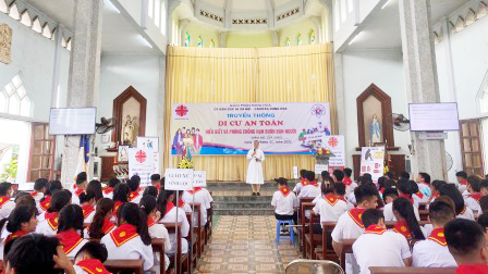 GP.Hưng Hóa - Caritas  Truyền thông về Di cư an toàn và Phòng chống buôn bán người cho hơn 600 bạn huynh - dự trưởng HĐ Đaminh Sơn Tây