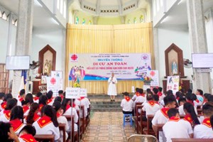 GP.Hưng Hóa - Caritas  Truyền thông về Di cư an toàn và Phòng chống buôn bán người cho hơn 600 bạn huynh - dự trưởng HĐ Đaminh Sơn Tây