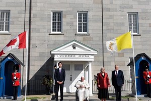 ĐTC thăm hữu nghị Toàn quyền Canada và Thủ tướng tại Dinh “Citadelle de Québec”