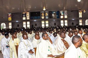 Thêm hai linh mục Nigeria bị bắt cóc