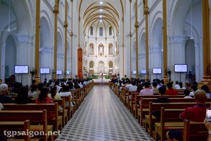 TGP.Sài Gòn - Nhà thờ Đức Bà Sài Gòn: Tân linh mục dâng lễ tạ ơn 2-7-2022
