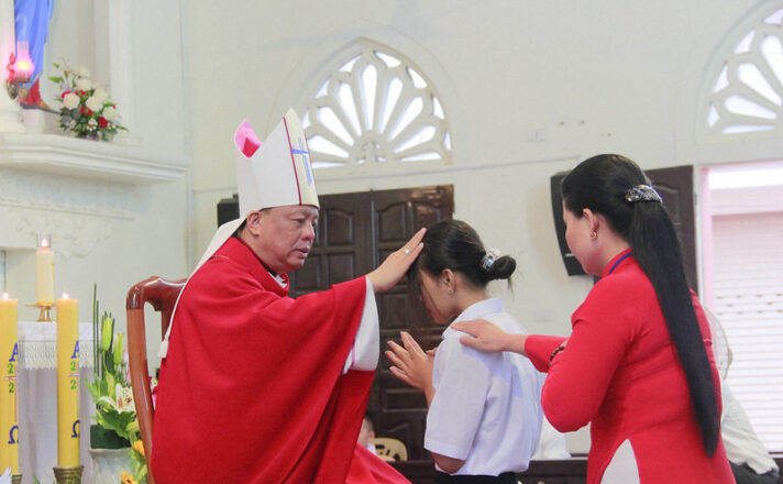 GP.Vinh - Giáo xứ Đông Kiều: 39 em lãnh nhận hồng ân Chúa Thánh Thần