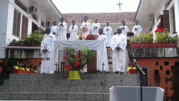 Toà Thánh và Cộng hoà São Tomé và Príncipe ký Thoả thuận về các tổ chức của Giáo hội
