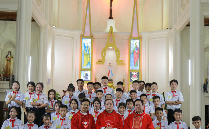 GP.Vinh - Giáo xứ Đồng Vông: Thánh lễ ban bí tích Thêm sức
