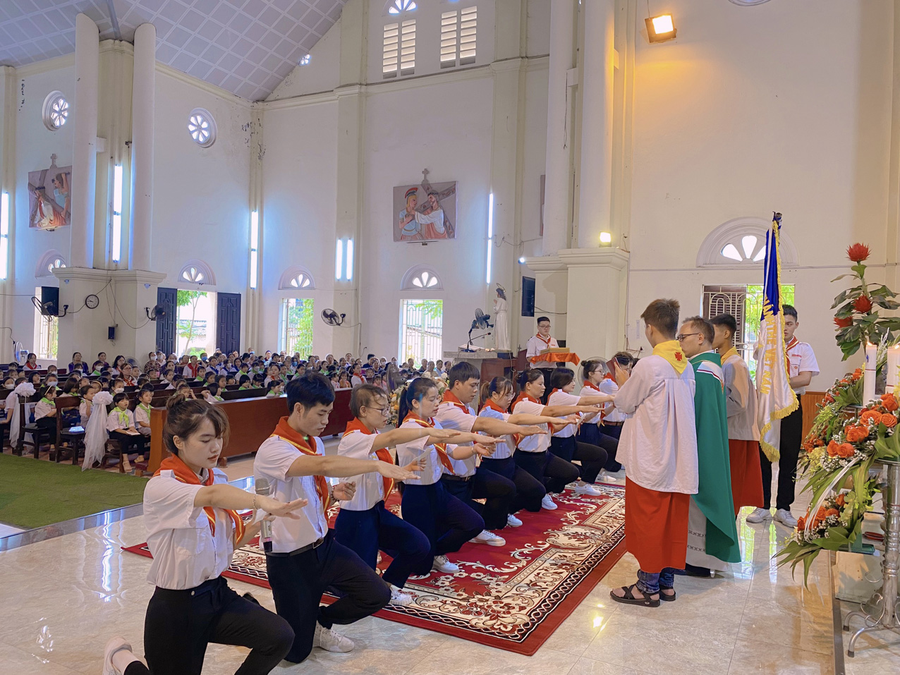 GP.Bắc Ninh - Thiếu nhi Thánh Thể Yên Mỹ mừng lễ bổn mạng