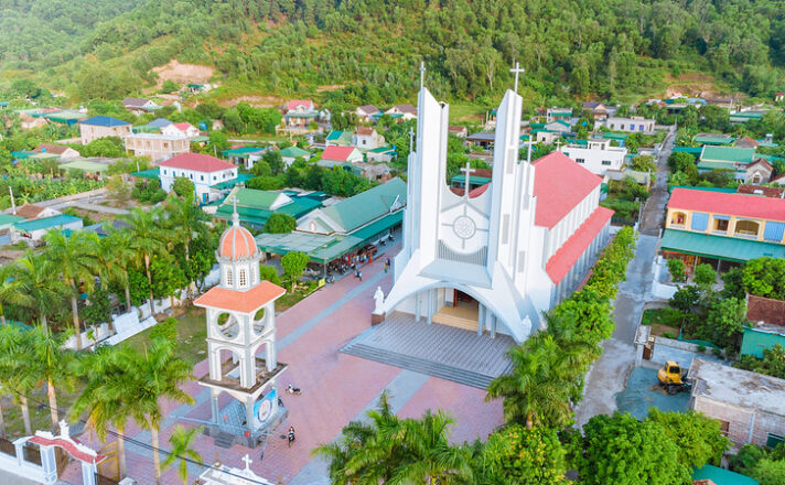 GP.Vinh - Thánh lễ cung hiến nhà thờ giáo xứ Đồng Sơn