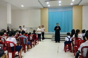 TGP.Sài Gòn - Ban Caritas giáo xứ Tân Phú: Hỗ trợ các em có hoàn cảnh khó khăn đầu niên học mới ngày 27-8-2022
