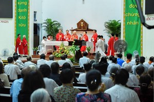TGP.Sài Gòn - Giáo xứ Hòa Hưng: Linh mục chánh xứ dâng thánh lễ tạ ơn kết thúc sứ vụ 29-8-2022