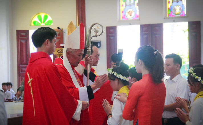 GP.Vinh - Giáo xứ Thuận Nghĩa: 202 em lãnh nhận hồng ân Chúa Thánh Thần