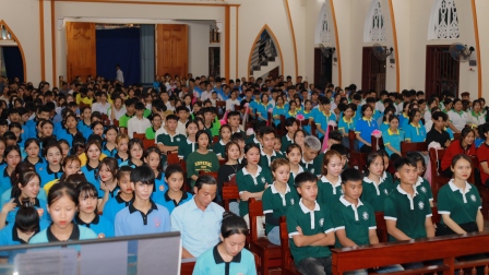 GP.Hưng Hóa - Giới trẻ giáo xứ Phú Lâm mừng lễ thánh quan thầy Gioan Maria Vianney