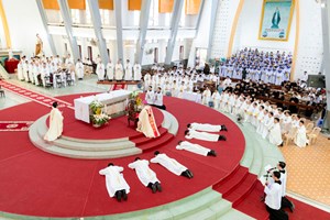 TGP.Huế - Thánh Lễ Truyền Chức Linh Mục tại TGP Huế năm 2022