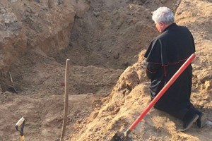 ĐHY Krajewski thay mặt ĐTC viếng thăm Ucraina lần thứ tư