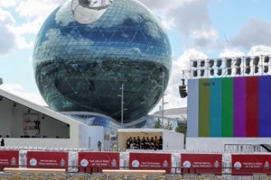 Người dân Kazakhstan đã chuẩn bị và chào đón Đức Thánh Cha