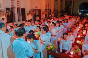GP.Bắc Ninh - Niềm vui rước lễ lần đầu của 77 em thiếu nhi xứ Hữu Bằng 