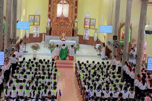 GP.Bắc Ninh - Giáo xứ Vinh Tiến Chầu Thánh Thể thay Giáo Phận