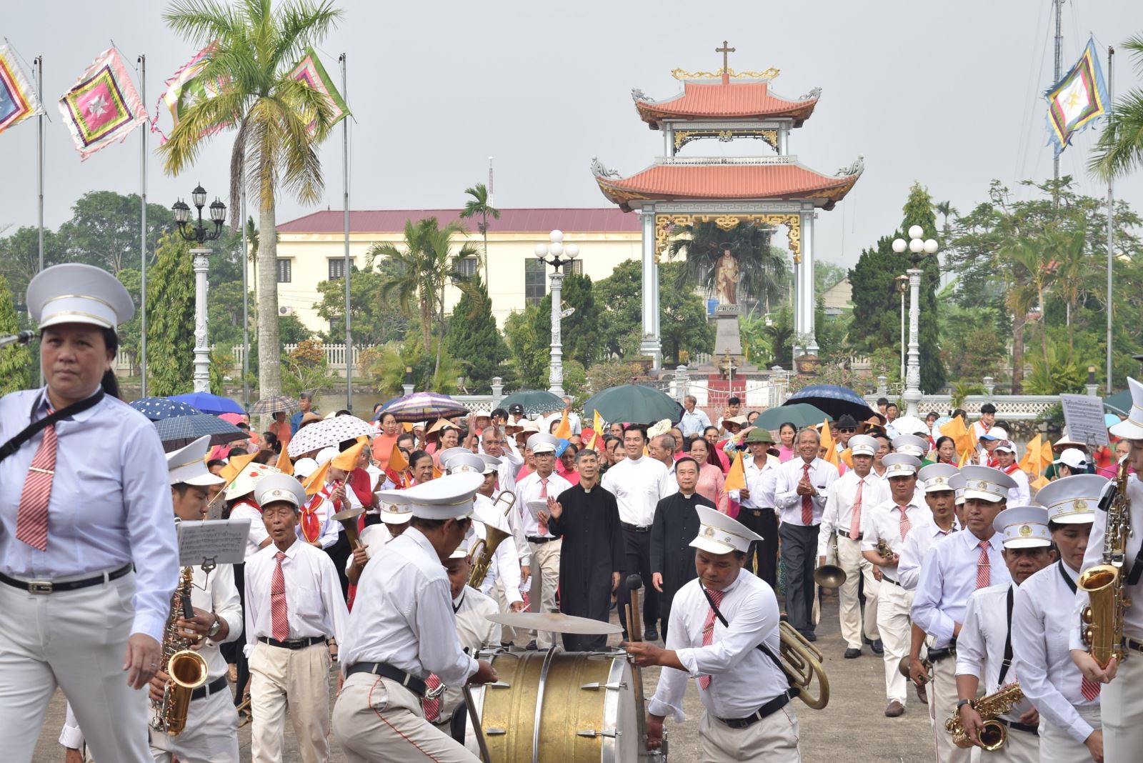 GP.Phát Diệm - Giáo xứ Văn Hải hân hoan trong ngày đón Cha xứ mới