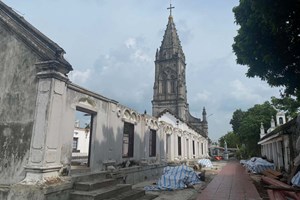 GP.Phát Diệm - Hình ảnh nhà thờ giáo xứ Quyết Bình trong quá trình đại tu