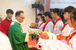 GP.Bắc Ninh - Giáo xứ Chũ thành lập xứ đoàn Thiếu nhi Thánh Thể