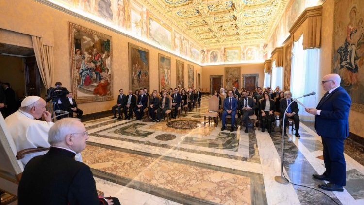 ĐTC Phanxicô gặp các nhân viên của Bộ Kinh tế Vatican