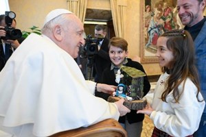 Đức Thánh Cha tiếp phái đoàn thiếu niên Công giáo Tiến hành Ý đến mừng Giáng sinh
