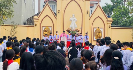 GP.Hưng Hóa - Cuộc hành hương xe đạp của Xứ đoàn Maria Goretti giáo xứ Vĩnh Thọ đến giáo họ Xuân Vân