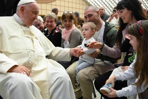 ĐTC gặp các tín hữu hành hương của hai giáo xứ thuộc giáo phận Milano