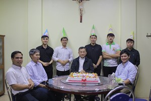 GP.Bắc Ninh - Đức cha Giuse huấn đức các chú Nhà thánh Phêrô Tự