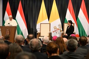 ĐTC gặp Chính quyền, Xã hội dân sự và Ngoại giao đoàn ở Hungary