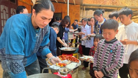 GP.Hưng Hóa - Bữa cơm yêu thương tại giáo họ dân tộc Khâu Pùm