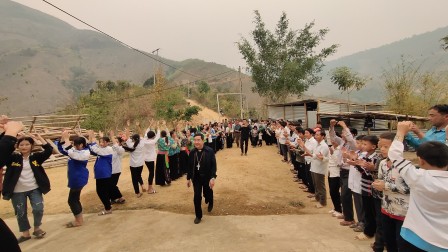 GP.Hưng Hóa - Chuyến viếng thăm mục vụ của Đức cha Đaminh Hoàng Minh Tiến tại Sông Mã