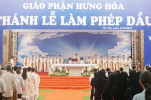 GP.Hưng Hóa - Giáo phận  Hiệp thông trong Thánh lễ Làm Phép Dầu tại giáo xứ Yên Tập