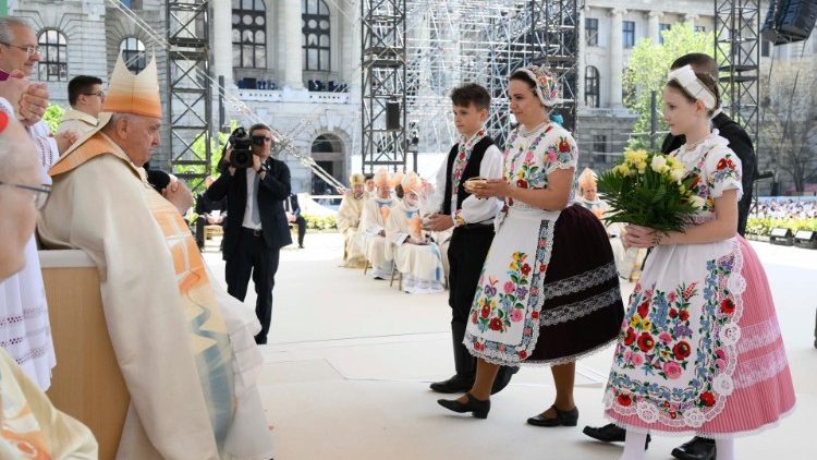 Bài giảng Thánh lễ Chúa Nhật IV Phục Sinh - Hungary