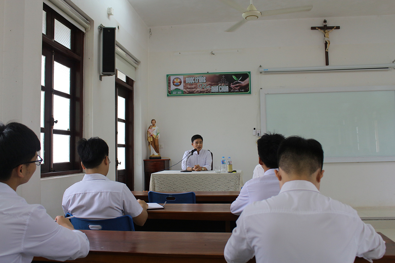 GP.Bắc Ninh - Cha Tôma Huệ huấn đức các chú Nhà thánh Phêrô Tự