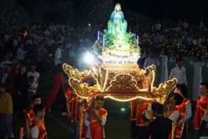 GP.Hưng Hóa - Giáo xóm Trung Tiến tổng kết làm đèn kết hoa và rước hoa kính Đức Mẹ