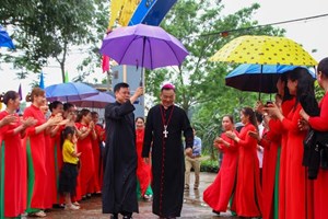 GP.Bắc Ninh - Đức cha Phó Giuse thăm xứ Phúc Xuân