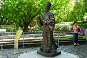 Đức Hồng Y Parolin làm phép tượng cha Matteo Ricci và ông Phaolô Từ Quảng Kỳ