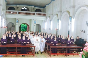 GP.Bắc Ninh - Các tân linh mục dâng lễ tạ ơn tại dòng Đức Mẹ Hiệp Nhất