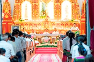 GP.Hưng Hóa - 28 em lãnh nhận bí tích Thêm Sức và 95 anh chị em lãnh nhận các bí tích Khai tâm tại Giáo xứ Mai Yên
