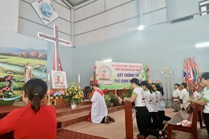 GP.Bắc Ninh - Giáo xứ An Tràng đón Thánh giá Giới trẻ Giáo tỉnh Hà Nội