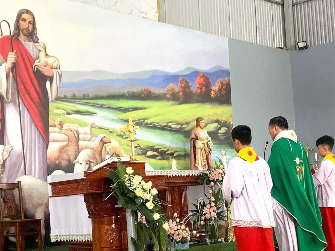 GP.Bắc Ninh - Giáo xứ An Tràng Chầu Thánh Thể thay Giáo phận