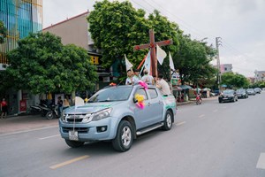 GP.Bắc Ninh - Giáo xứ Yên Tập đón Thánh giá ĐHGT Giáo tỉnh Hà Nội