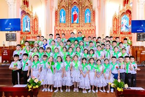 GP.Bắc Ninh - Xưng tội và rước lễ lần đầu tại giáo xứ Đại Từ