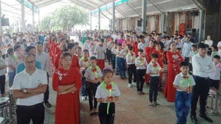 GP.Hưng Hóa - Hồng ân rước lễ lần đầu tại giáo xứ Vân Du